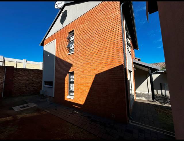 3 BEDROOM TOWNHOUSE FOR SALE IN MONTANA